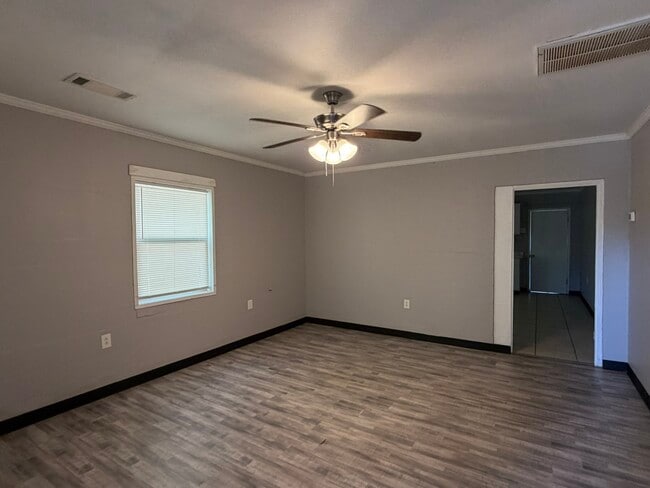 Foto del edificio - 1109 W Wall St