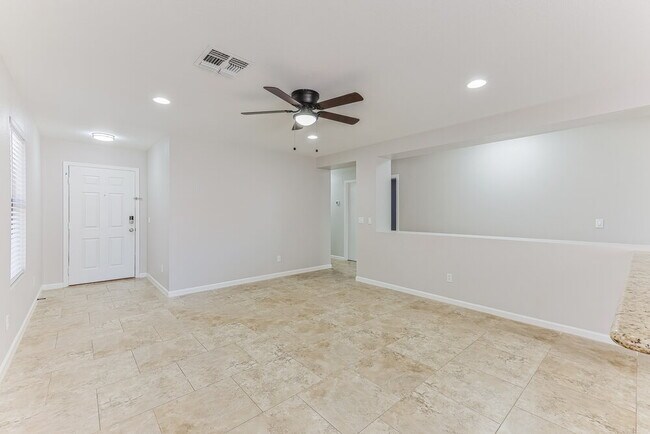 Building Photo - 2281 E Peach Tree Dr