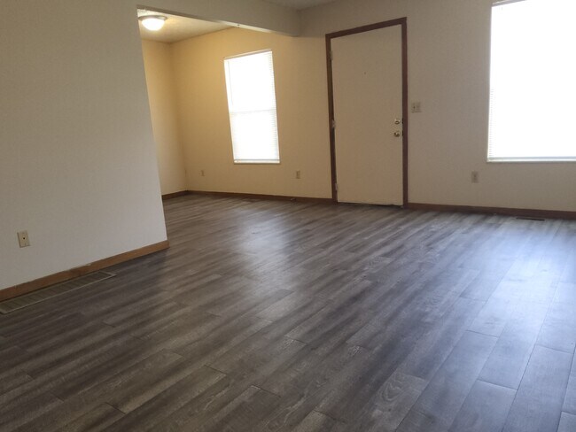 Foto del edificio - 208 Heritage Cir