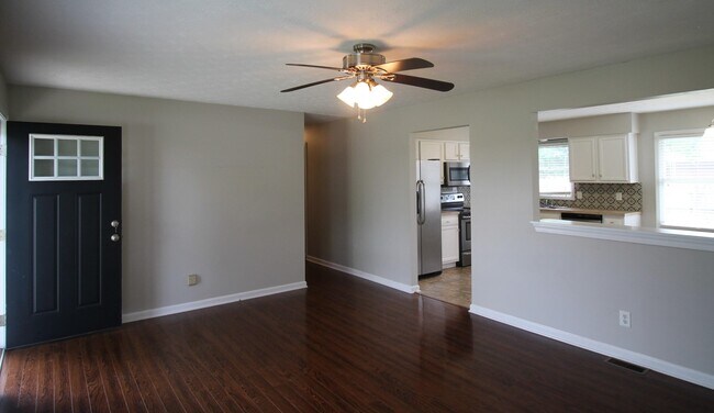 Building Photo - 104 Oakmont Dr