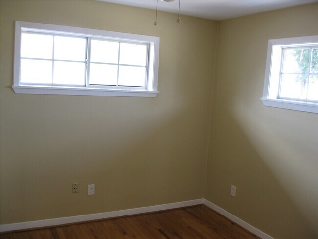 Foto del edificio - 3010 Oakdale St