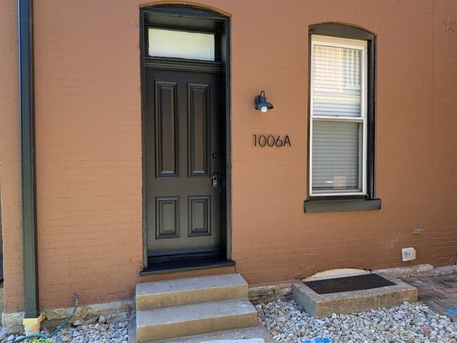 Building Photo - 1006A Geyer Ave