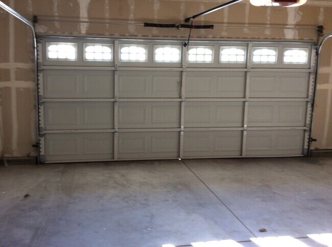 Foto del edificio - 3 bedroom 2 bath 1612 sq ft home located in Yuba City