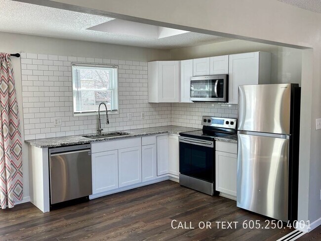 Foto del edificio - Newly Upgraded 3 Bedroom 2 Bath Home South...