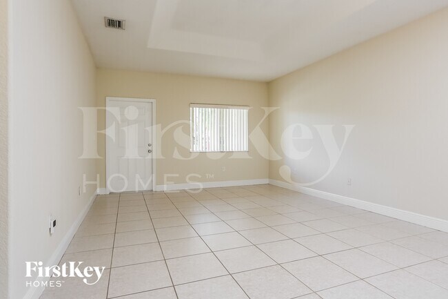Building Photo - 213 SW 15th Pl