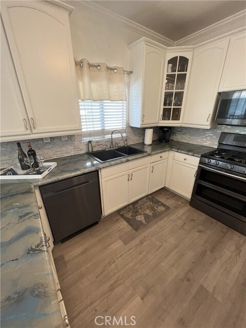 Building Photo - 657 W 1st St