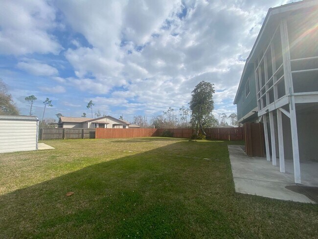 Foto del edificio - Expansive, Custom Home on East Bay!