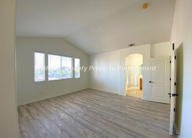 Foto del edificio - AVAILABLE NOW - Executive Style Santa Maria Home with 4 Bedrooms & 2.5 Bathrooms