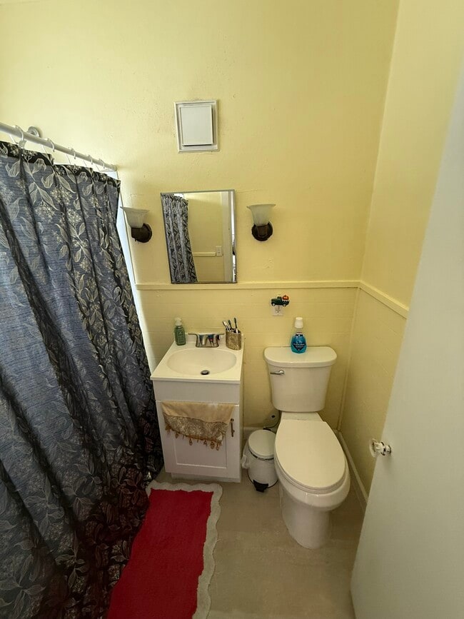 Bathroom - 402 N Morrison St