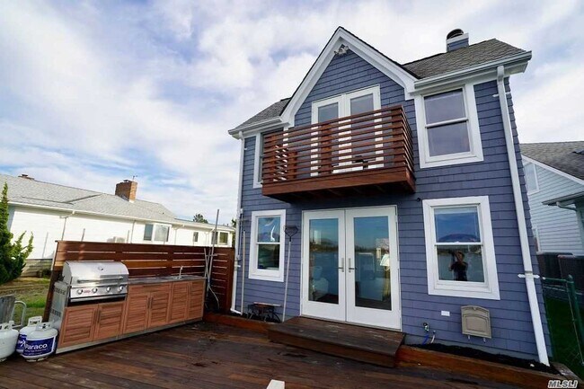 Building Photo - 560 Fishermans Beach Rd