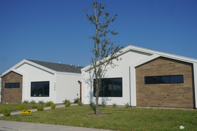 Building Photo - 2608 Mockingbird Rd