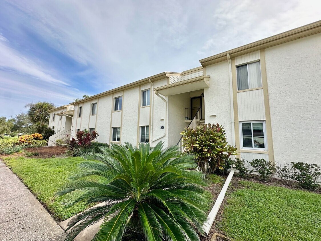 Foto principal - Fantastic 2br/2ba Furnished Annual Rental ...