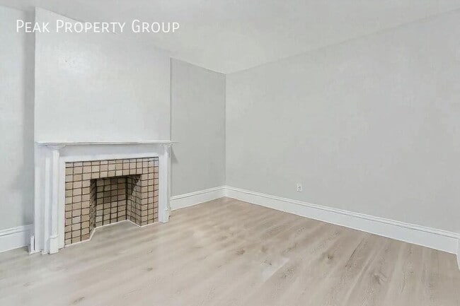 Building Photo - 196 W 8th Ave