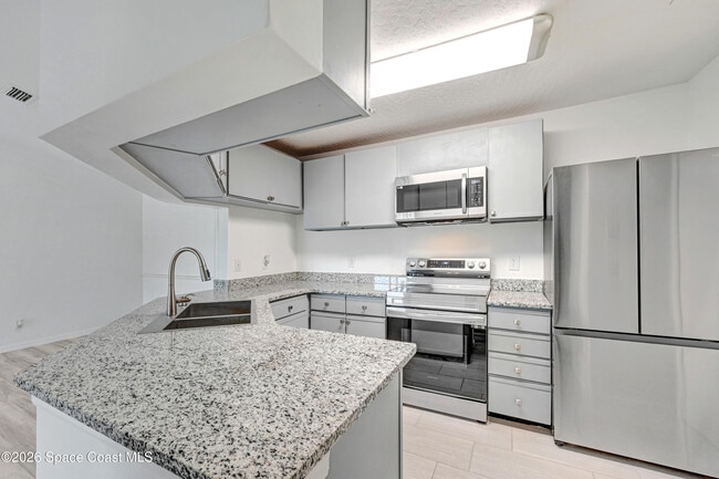 Building Photo - 7667 N Wickham Rd