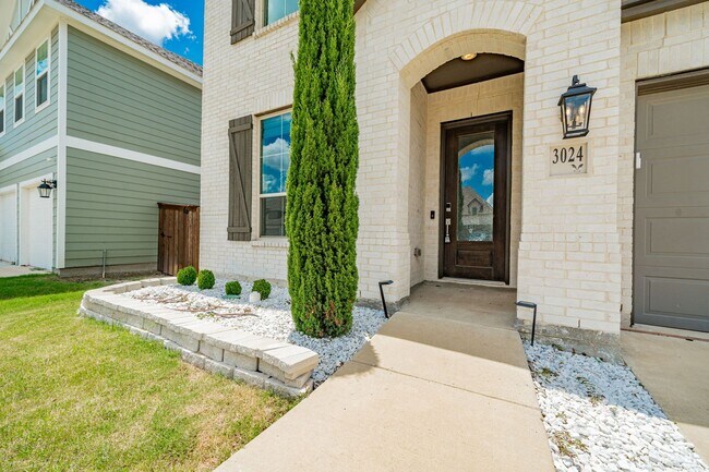 Foto del edificio - Stunning 4-bedroom, 3-bathroom home locate...
