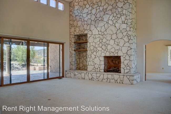 Building Photo - 2381 Loma Vista Dr