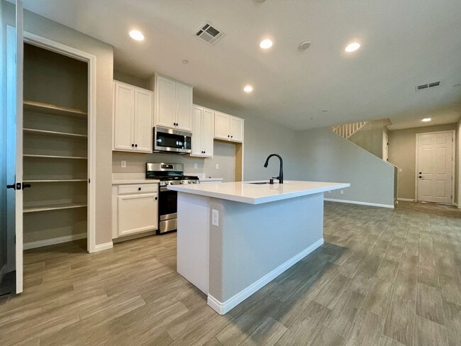 Building Photo - Built in 2023 3 BED 2.5 BATH TOWNHOME IN H...