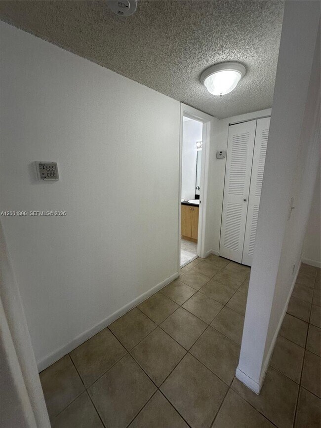 Foto del edificio - 7220 NW 179th St