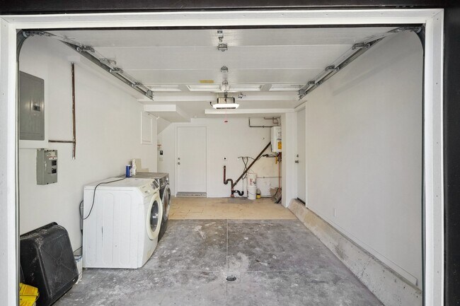 Building Photo - 424 Blanken Ave