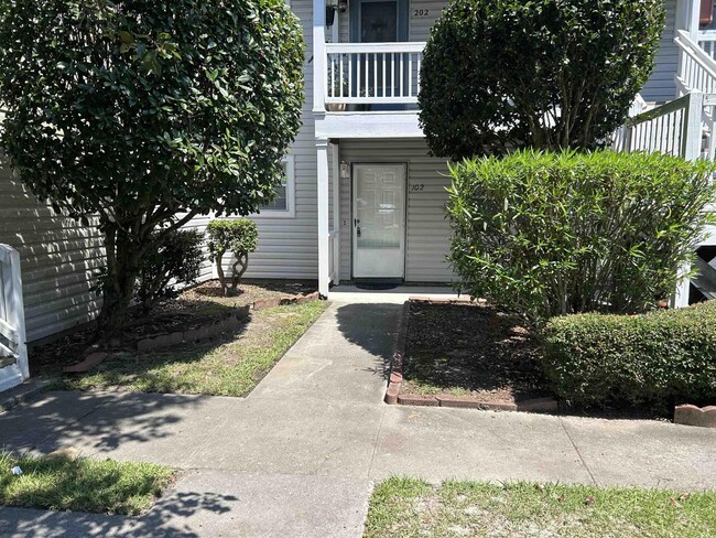 Building Photo - 6850 King Arthur Dr
