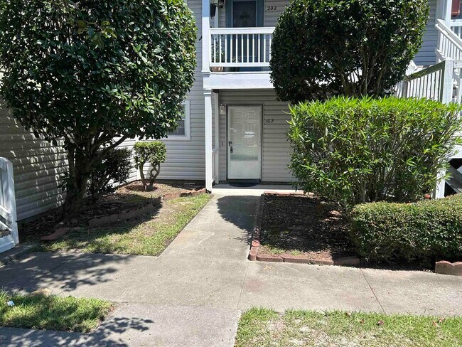 Foto del edificio - 6850 King Arthur Dr