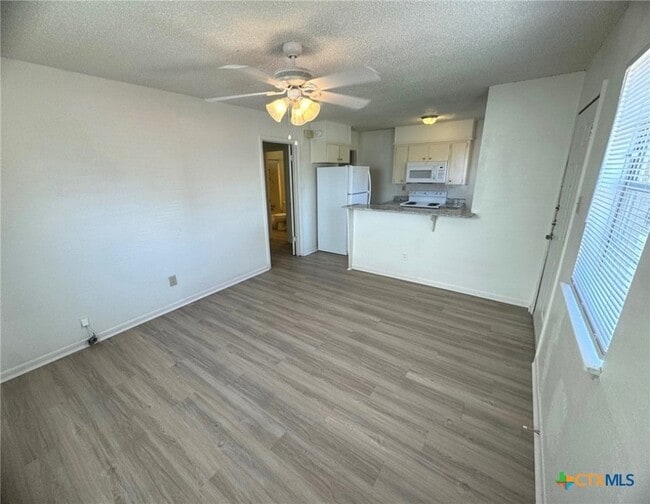 Foto del edificio - 604 Sunset Ln