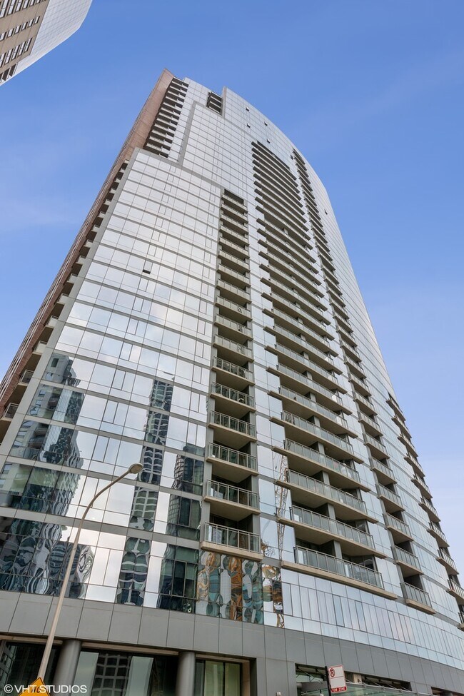 Building Photo - 450 E Waterside Dr