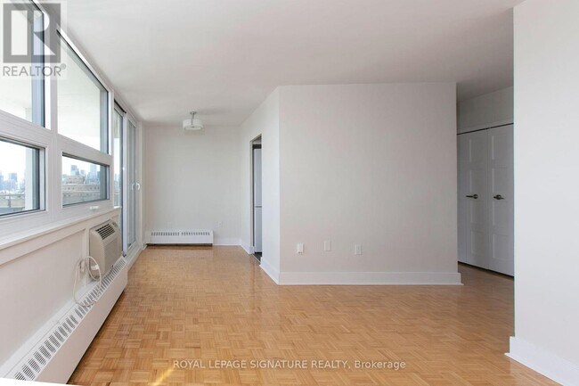 Photo du bâtiment - 485-485 Huron St