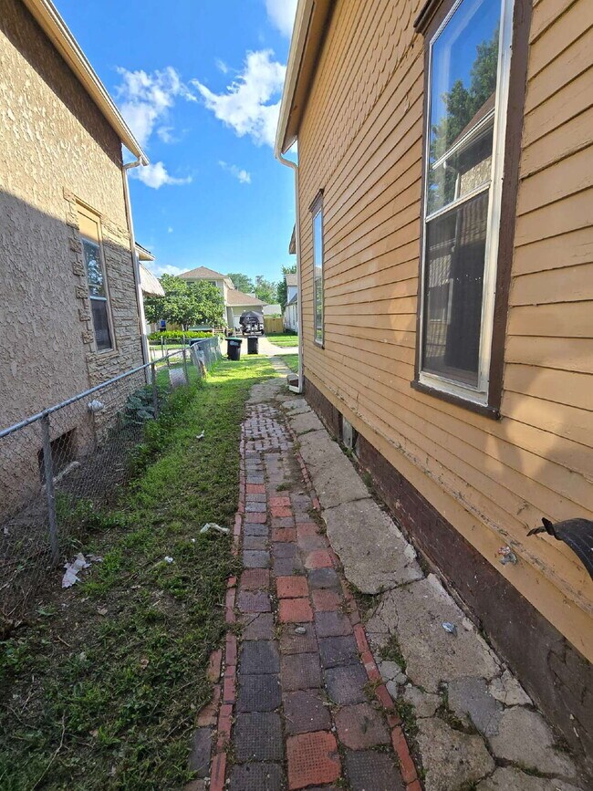 Foto del edificio - Charming 3-Bedroom Home Near Downtown – Av...