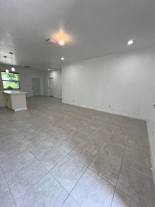 Building Photo - 1480 Dozier Ave