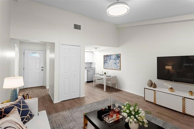 Foto del edificio - 13046 Leverington St