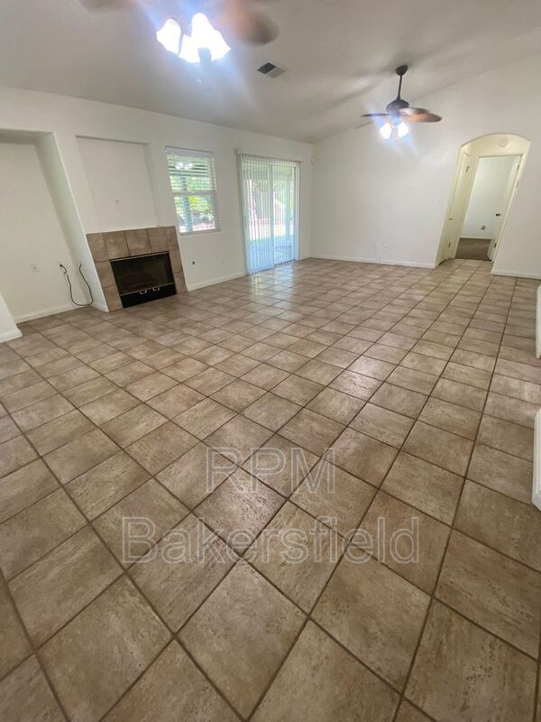 Building Photo - 8416 Mainsail Dr