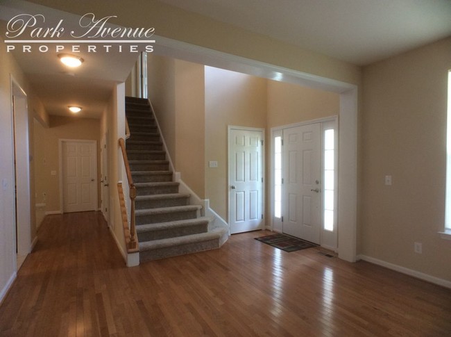Building Photo - 128 McKenzie Meadow Ln - Pending Lease
