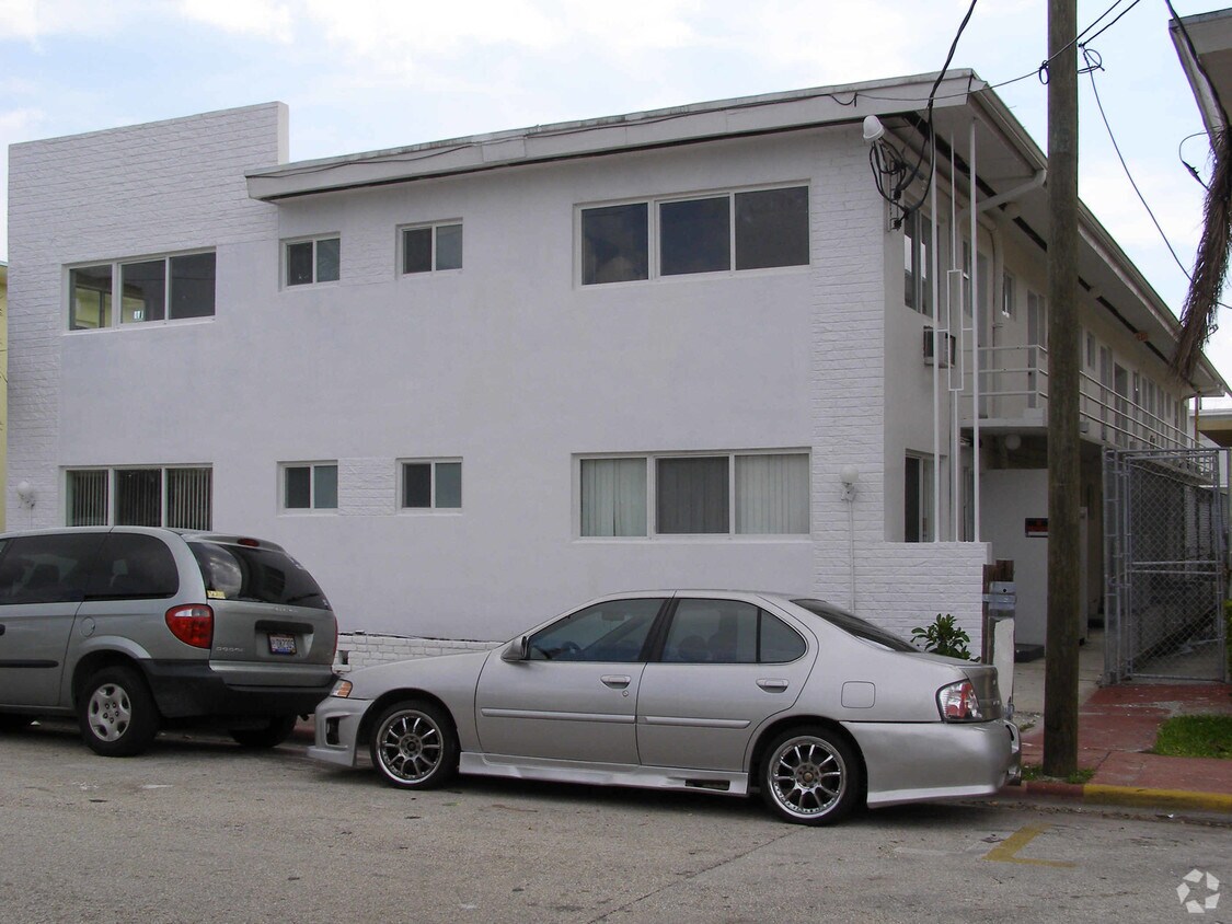 Building Photo - 8329 Byron Ave