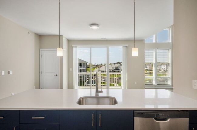 Building Photo - One Bedroom Luxury Apartment (Elevator Bui...