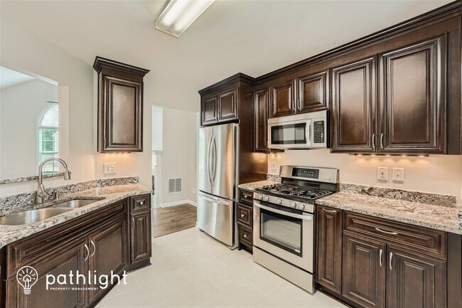 Foto del edificio - 3828 Autumn View Ln NW
