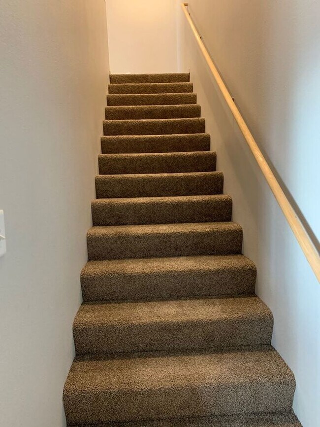Building Photo - Newer 2 bed, 1 bath Apartment