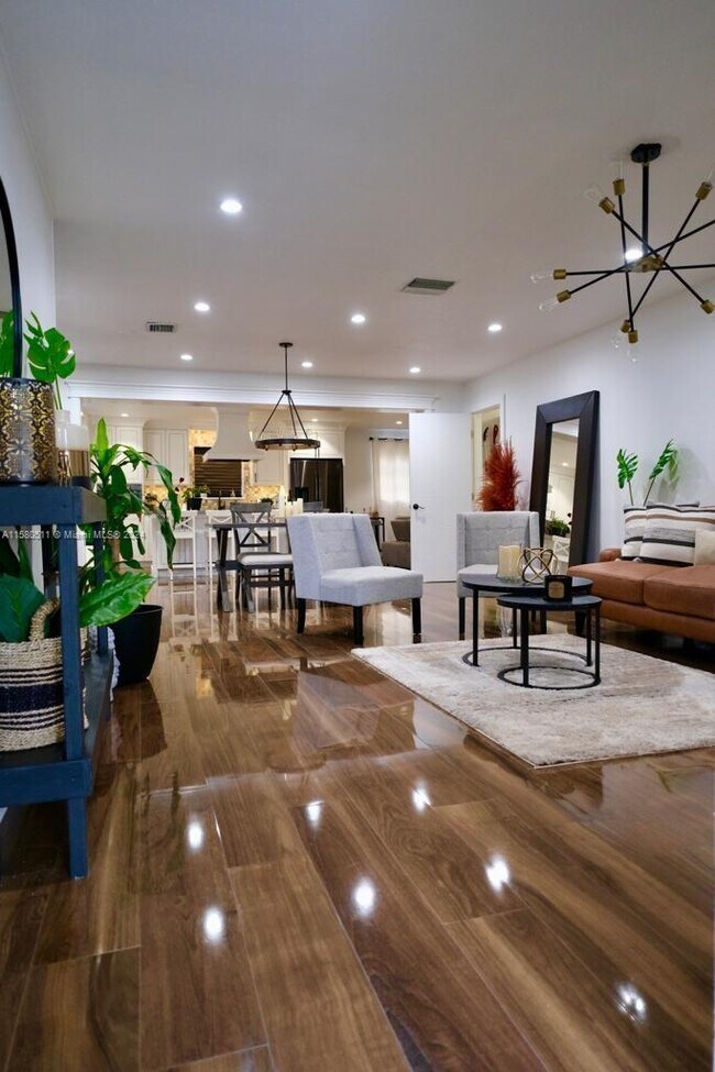 Foto del edificio - 7110 Duval St