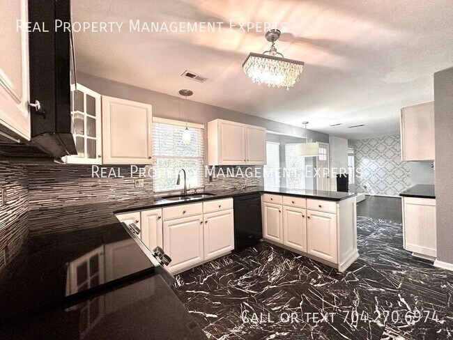 Foto del edificio - 8509 Golf Ridge Dr