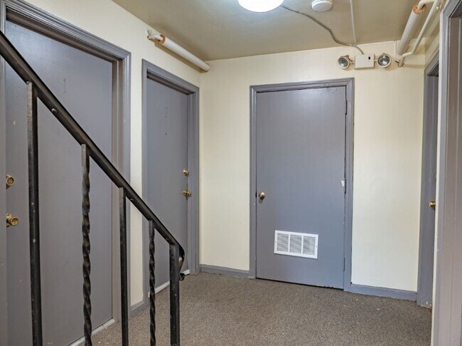 Foto del edificio - 412 Volkert Pl