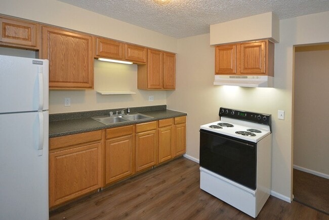 Foto del edificio - ***Ask about our Security Deposit Alternative!*** $899- Remodeled one bedroom apartment in Eastwood