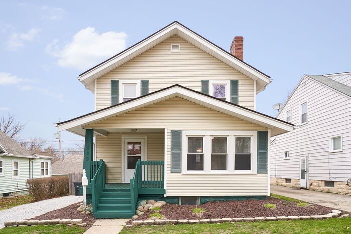Primary Photo - Beautiful Firestone Park Home