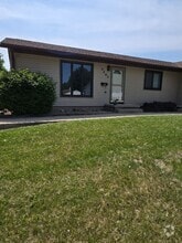 Building Photo - 4002 Southlawn Rd