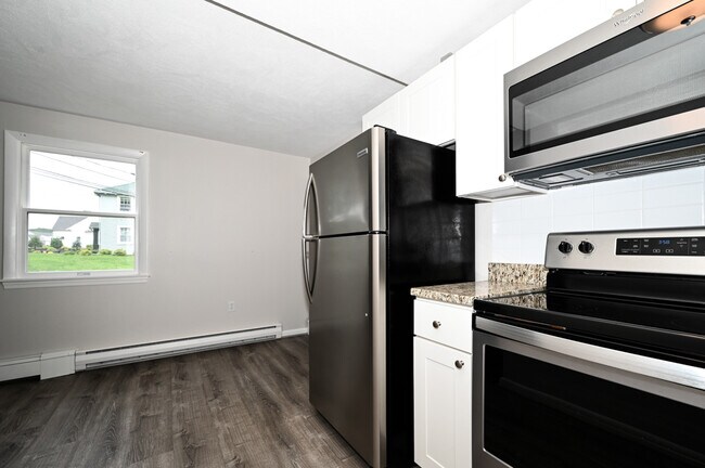 Building Photo - 173 Millwood St