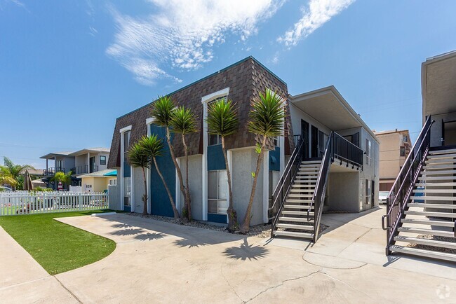 Building Photo - Pier View Apartments