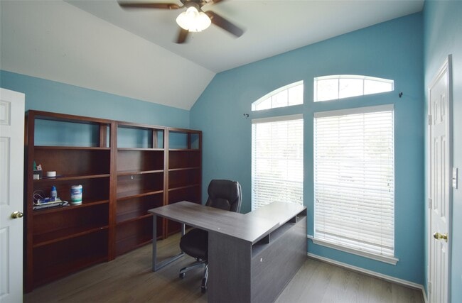 Building Photo - 3219 Summerland Dr