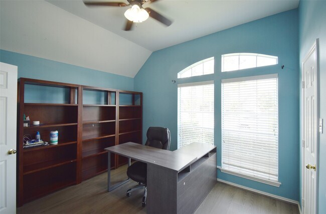 Foto del edificio - 3219 Summerland Dr