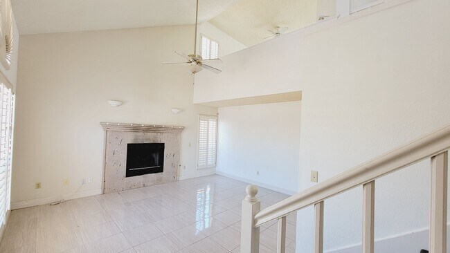 Building Photo - Incredible 3 bedroom, 2.5 bath  home in West El Paso!