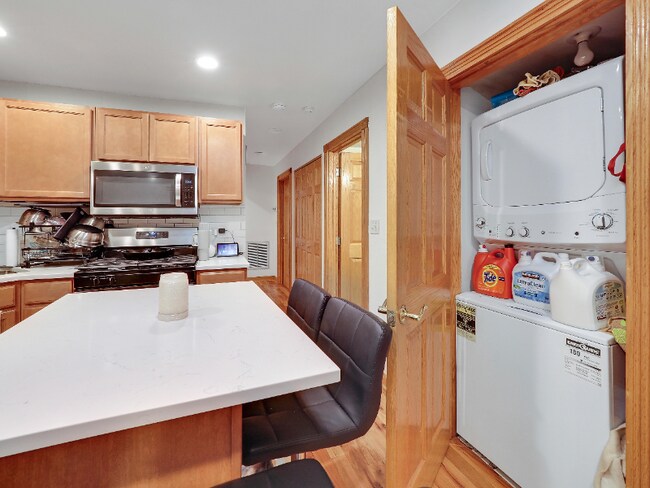 Photo - 2425 N Greenview Ave Apartment