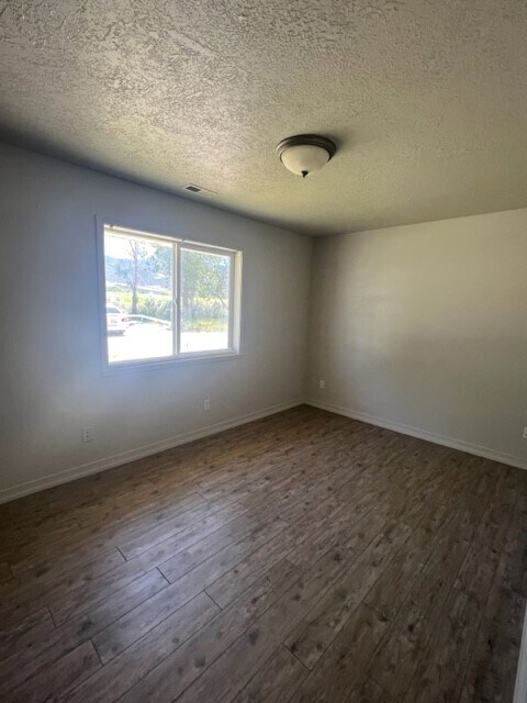 Foto del edificio - 403 N West Frontage Rd
